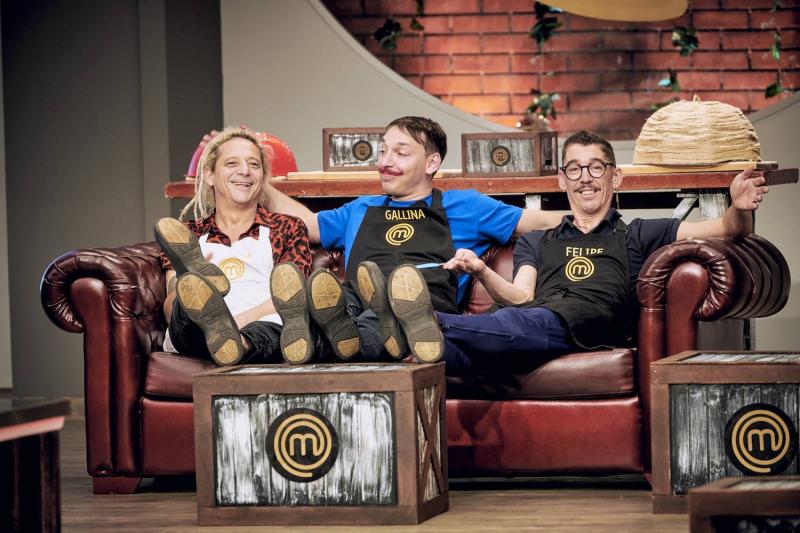 Aspirantes con delantal negro desordenaron las cocinas