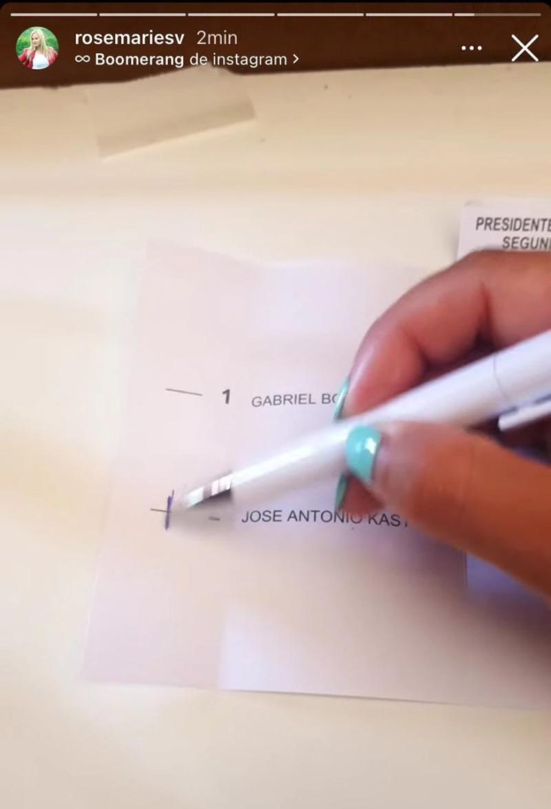 Rosemarie Dietz es denunciada en redes sociales por mostrar su voto