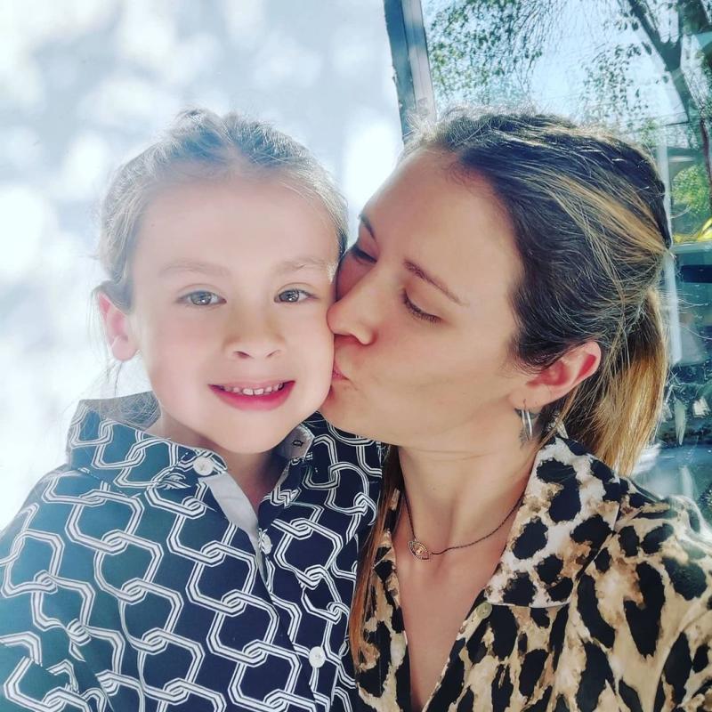 Carla Jara encanta al mostrar el nuevo look de su hijo