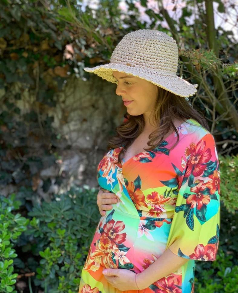 Carolina Varleta anuncia su avanzado embarazo con tiernas fotos