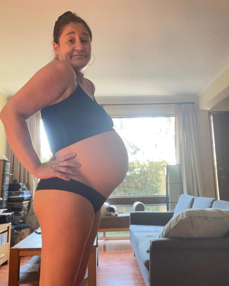 Belén Mora impacta con lo grande que está su pancita