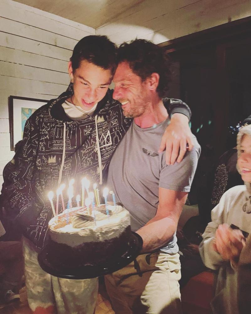 Gonzalo Valenzuela impacta con foto junto a su hijo de 14 años