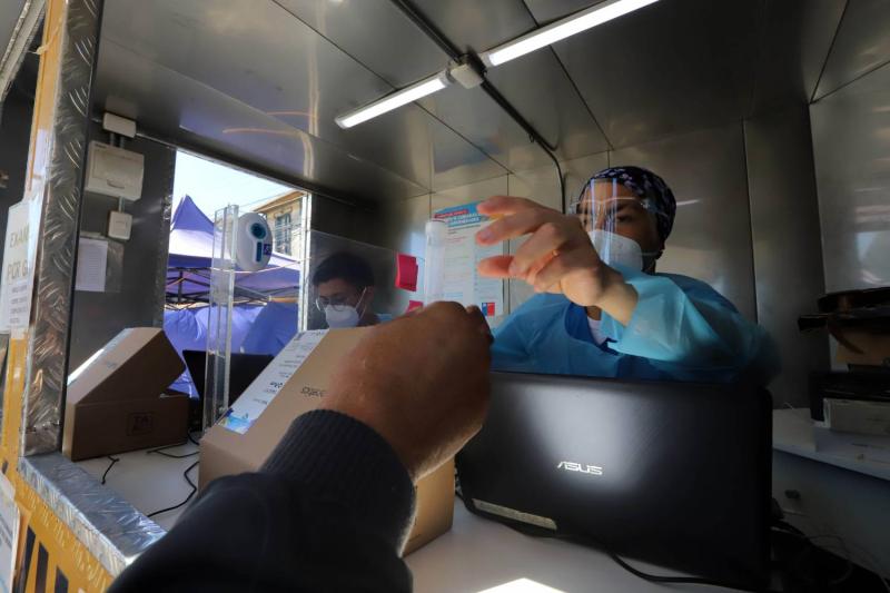 Contagios Covid no bajan: Minsal reporta más de 14 mil casos nuevos