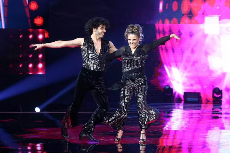 “¿Estás bien?”: María José Quiroz vivió inesperado traspié en su presentación