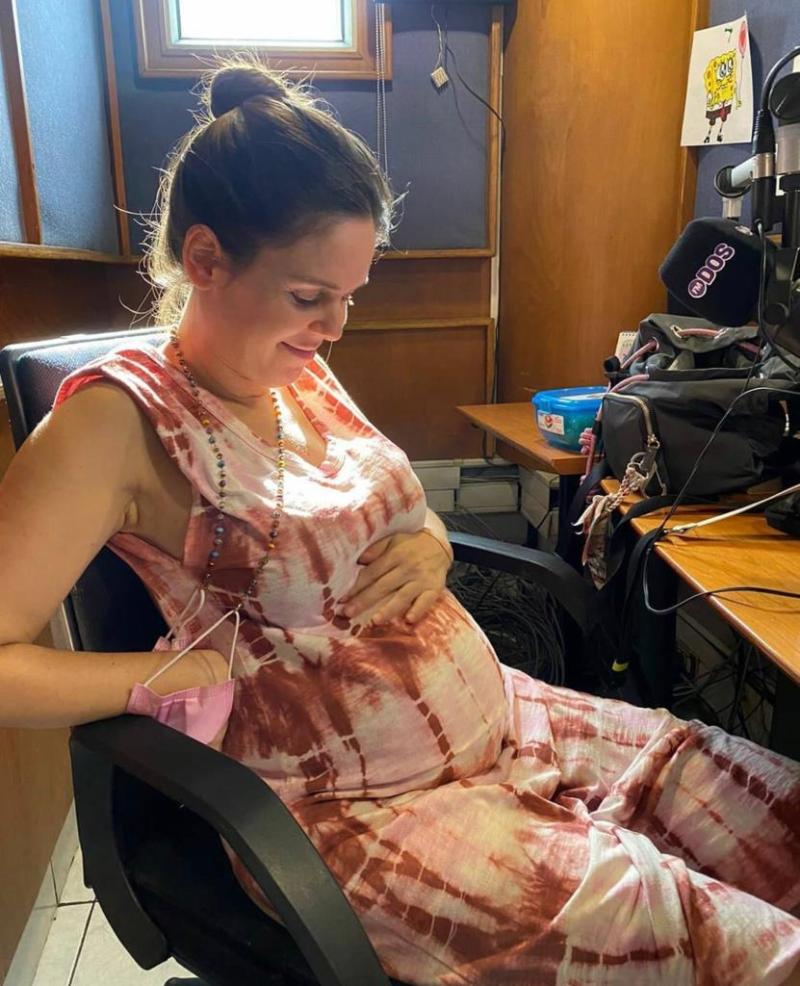 Carolina Varleta anuncia su avanzado embarazo con tiernas fotos