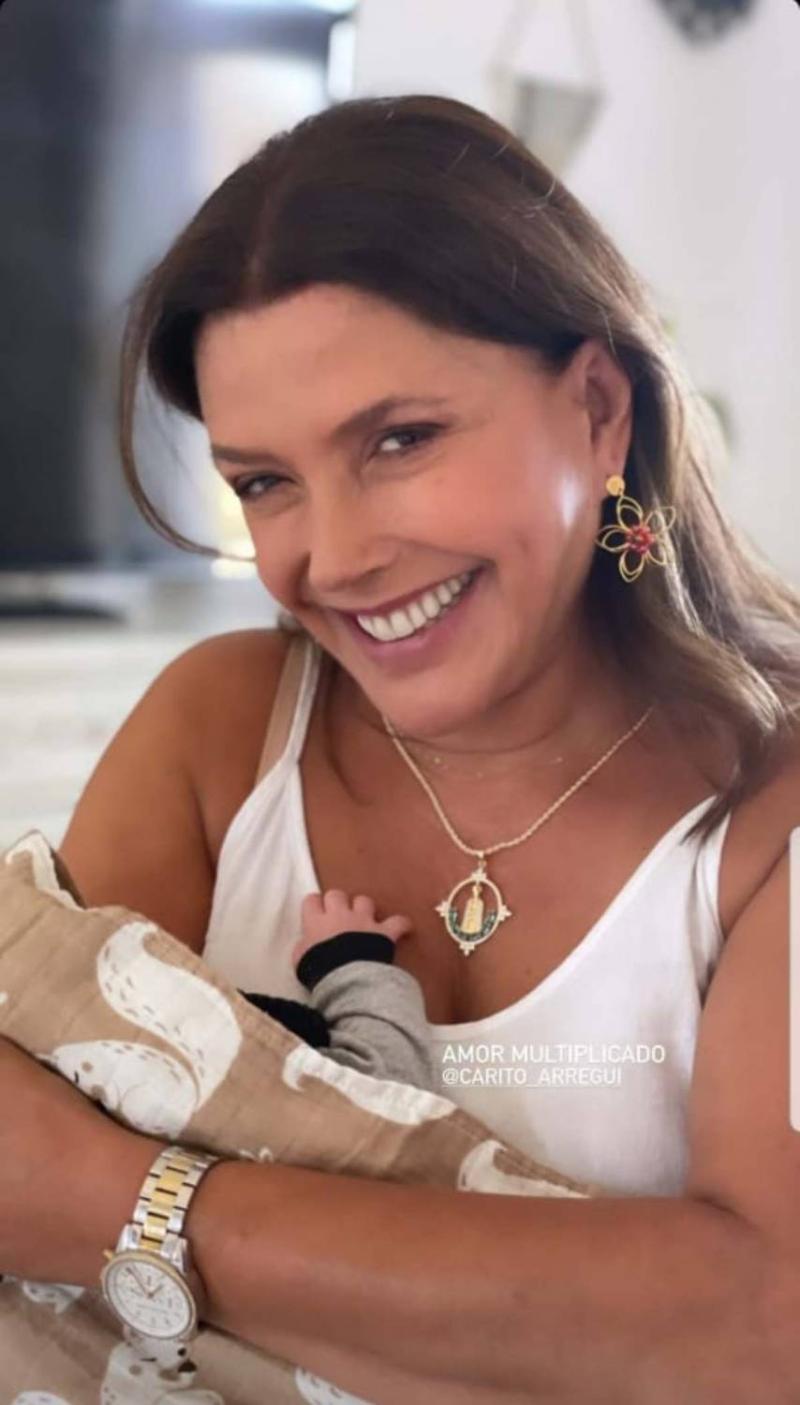 Carolina Arregui y las primeras fotos con su nieto en brazos