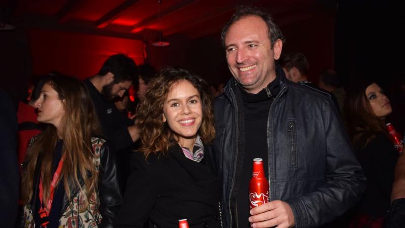 Carola Varleta y pareja