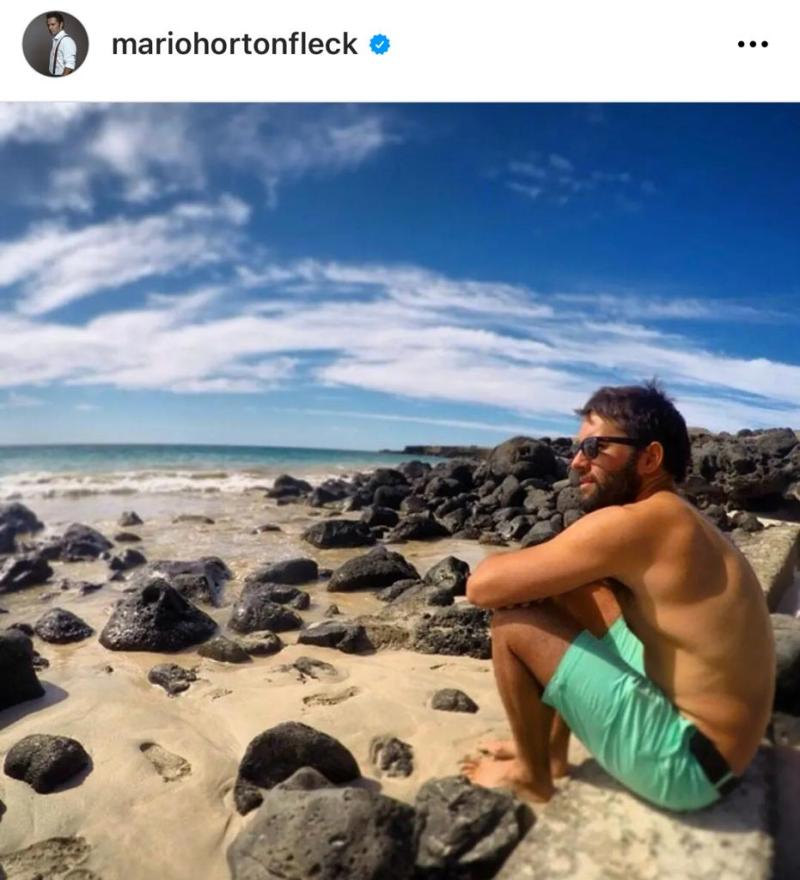 Mario Horton desata suspiros con foto playera