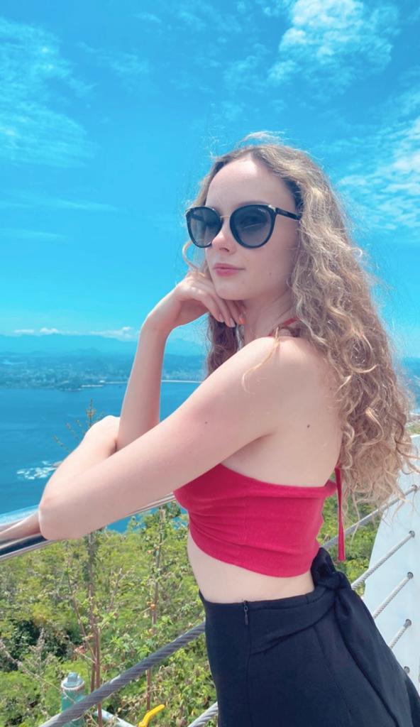 Hija modelo de Alejandra Fosalba deslumbra desde Brasil