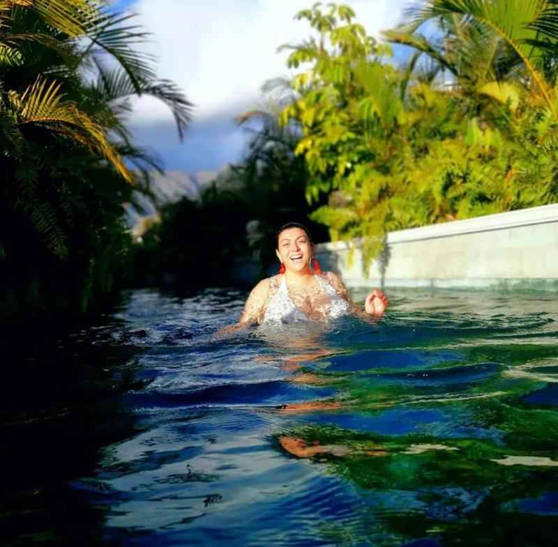 “Estupenda”: Fernanda Fuentes deslumbra en traje de baño