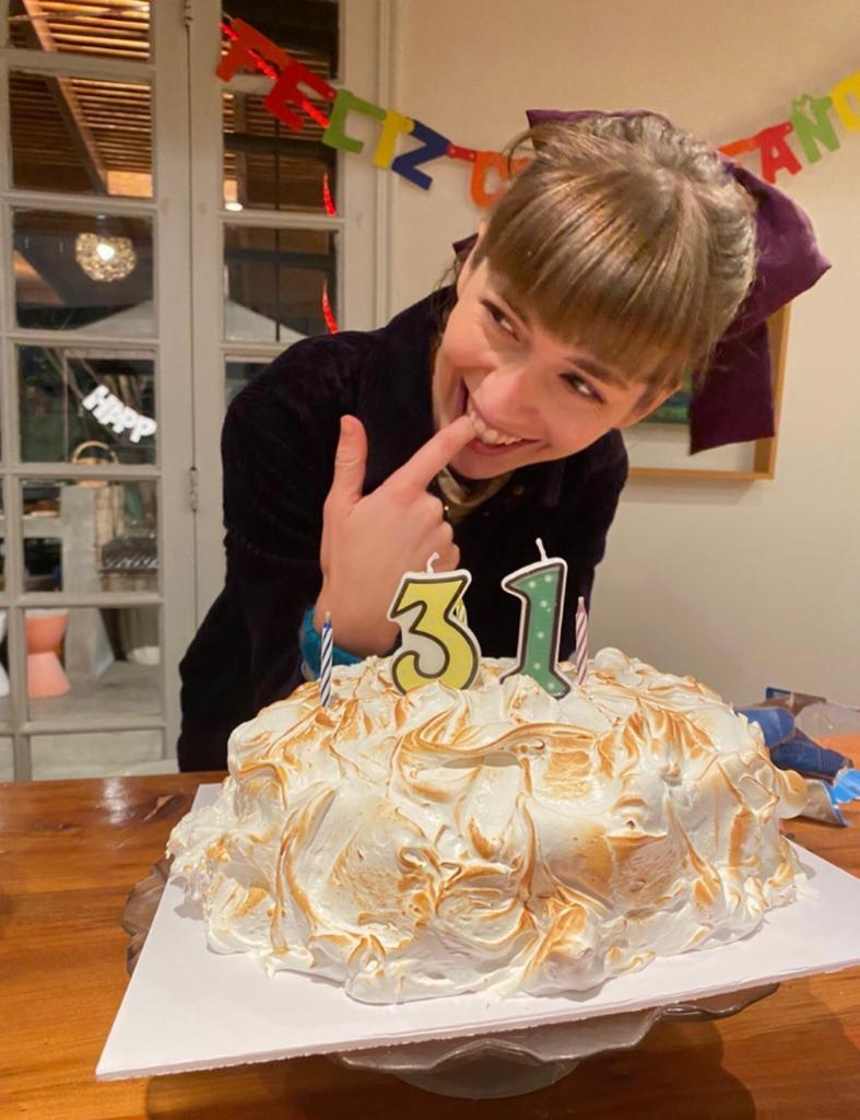 Mariana Di Girolamo recibe críticas por look total black