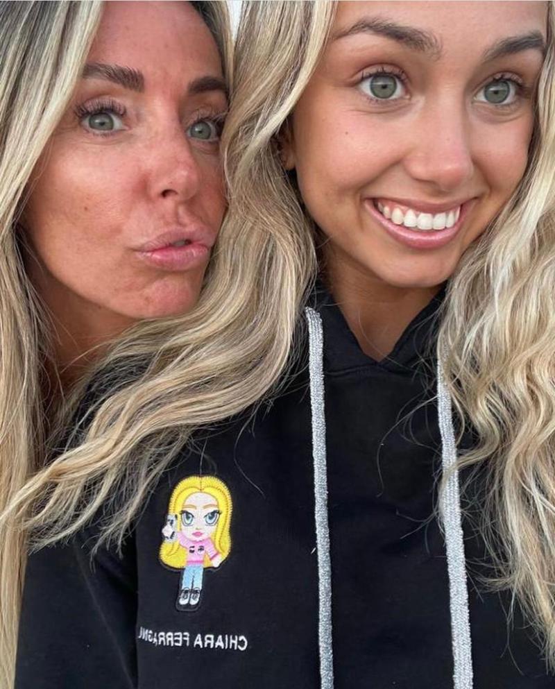 “Iguales”: Macarena Ramis celebra los 18 años de su hija clon