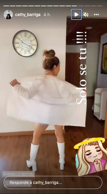 El sensual topless de Cathy Barriga con el que habló de "amor propio"