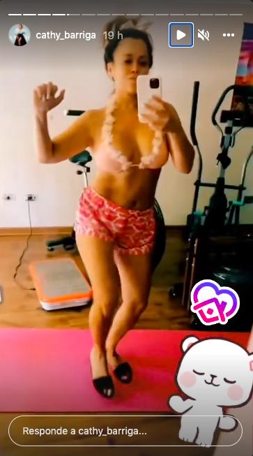 El sensual topless de Cathy Barriga con el que habló de "amor propio"