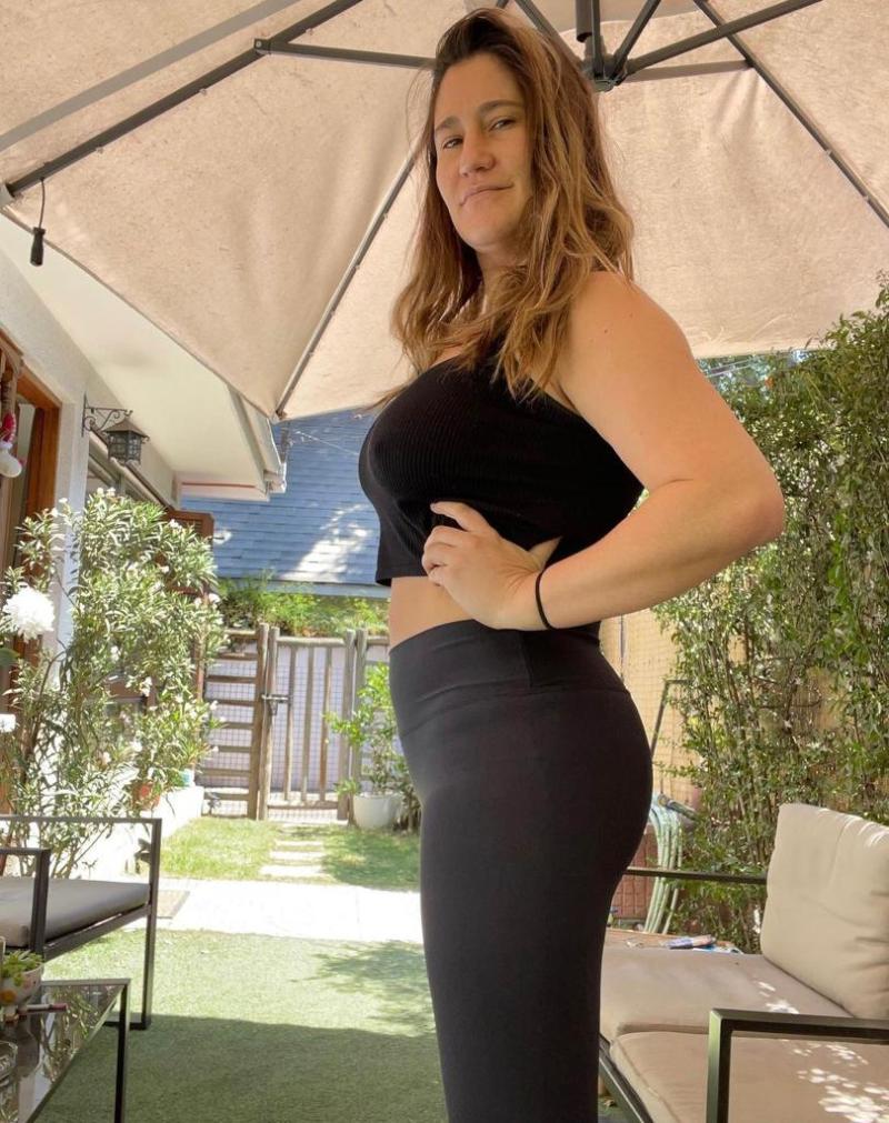 Belén Mora impacta con su figura a un mes de convertirse en madre