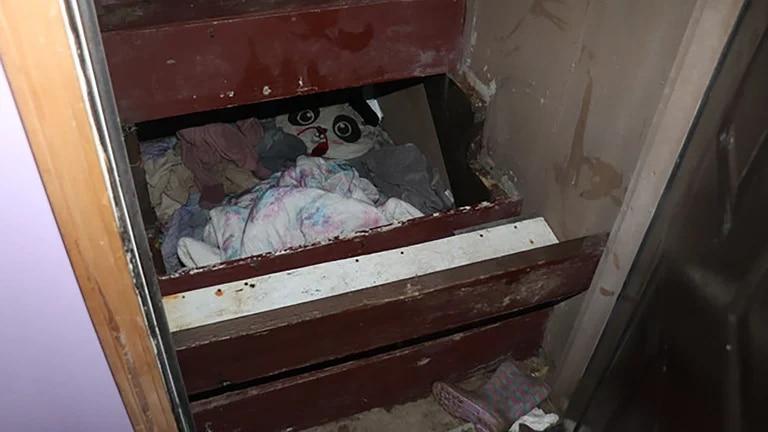 Hallan a niña secuestrada en 2019: Estaba en espacio secreto bajo una escalera