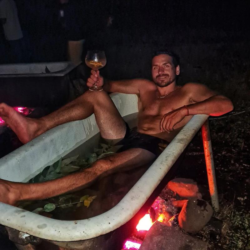 Pangal Andrade se llena de elogios por foto en la tina