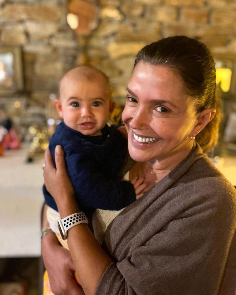 Carolina Arregui encanta con foto junto a su nieta