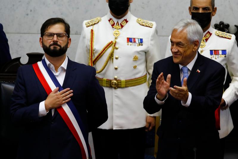 “¿Es tema?”: La reflexión de Mónica Pérez ante vestimenta de Gabriel Boric