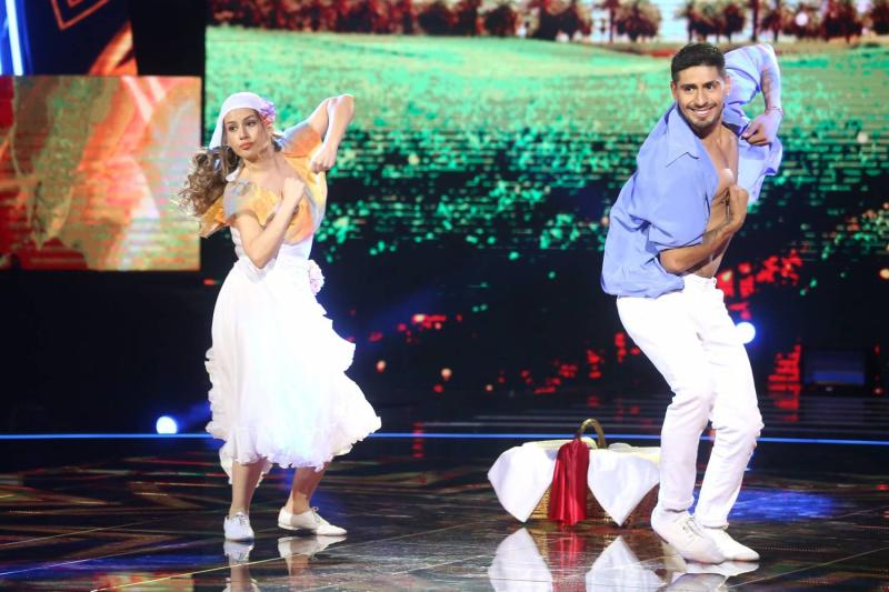 ¿Demasiado triste? Karla Melo presentó cumbia al ritmo de “La temporera”