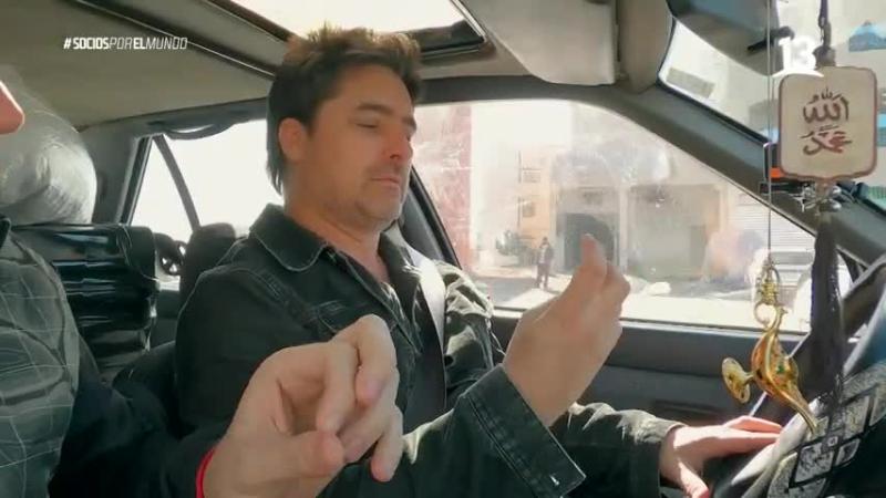 “Fue una odisea”: Con traductor en mano Pancho Saavedra intentó conseguir pegamento