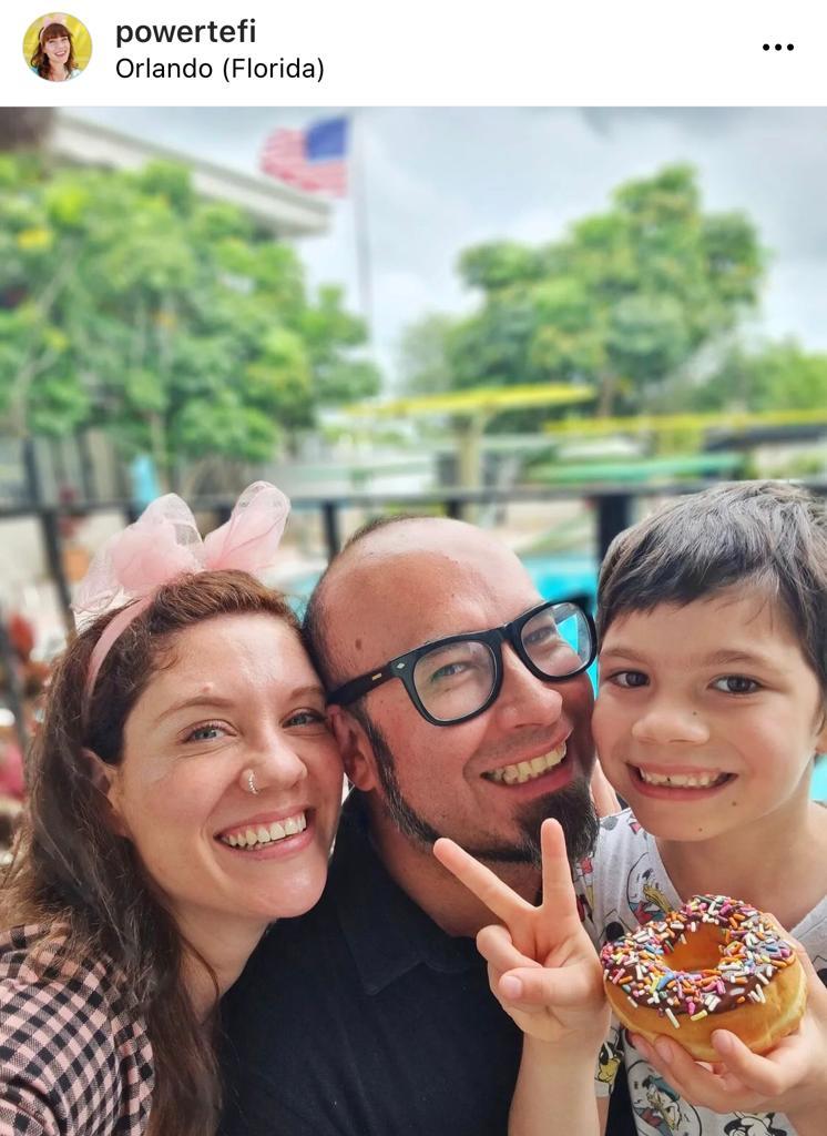 Figura de Chancho en Piedra se titula de ingeniero a sus 45 años