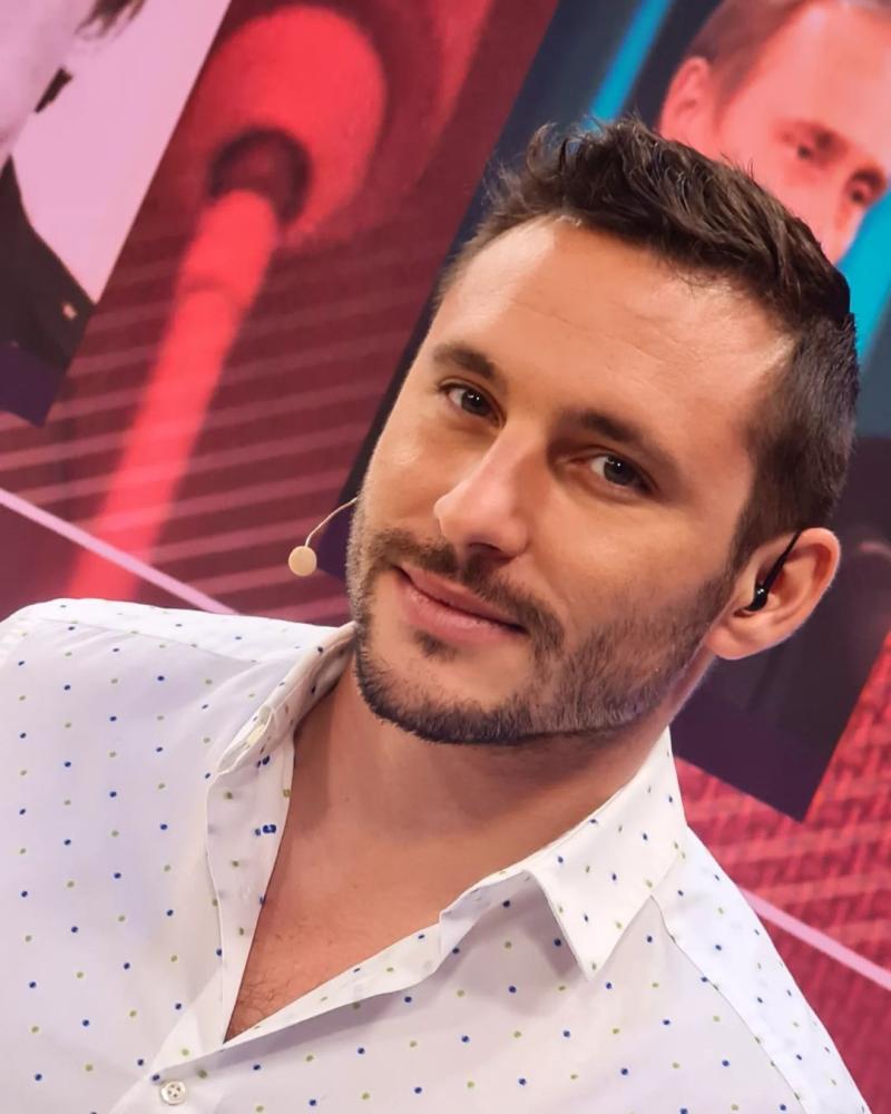 ¿En pareja? Francesco Gazzella sorprende con romántica postal