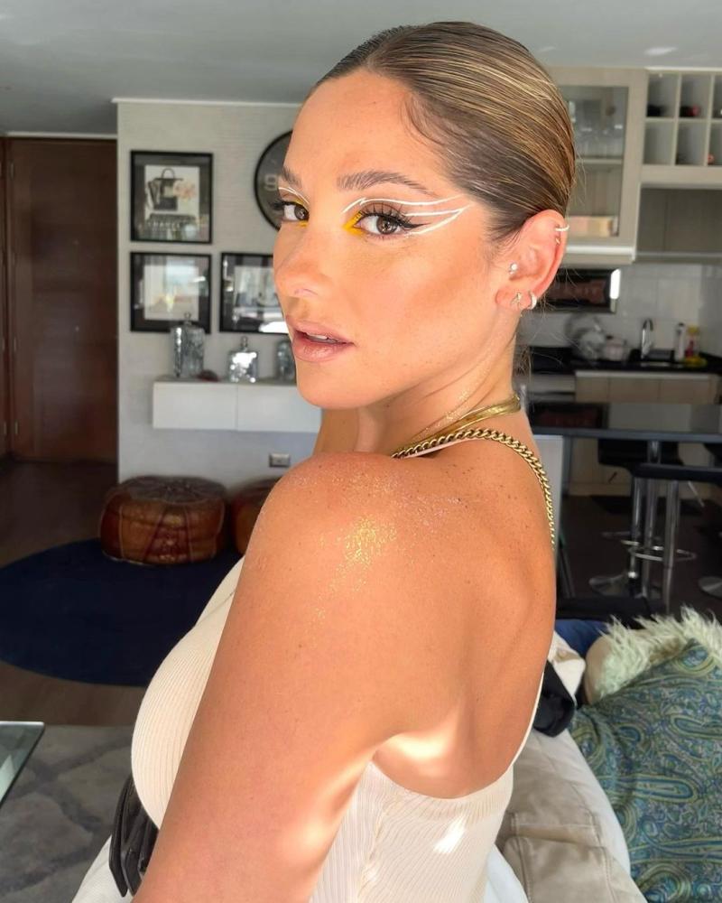 "Estupenda": Kel Calderón se luce con pantalones transparentes