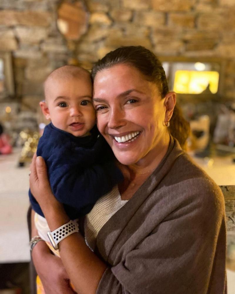 Carolina Arregui encanta con look monocromático