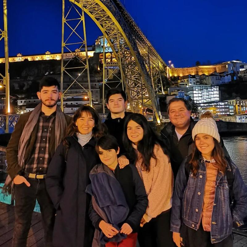 Mauricio Bustamante celebra 30 años de matrimonio