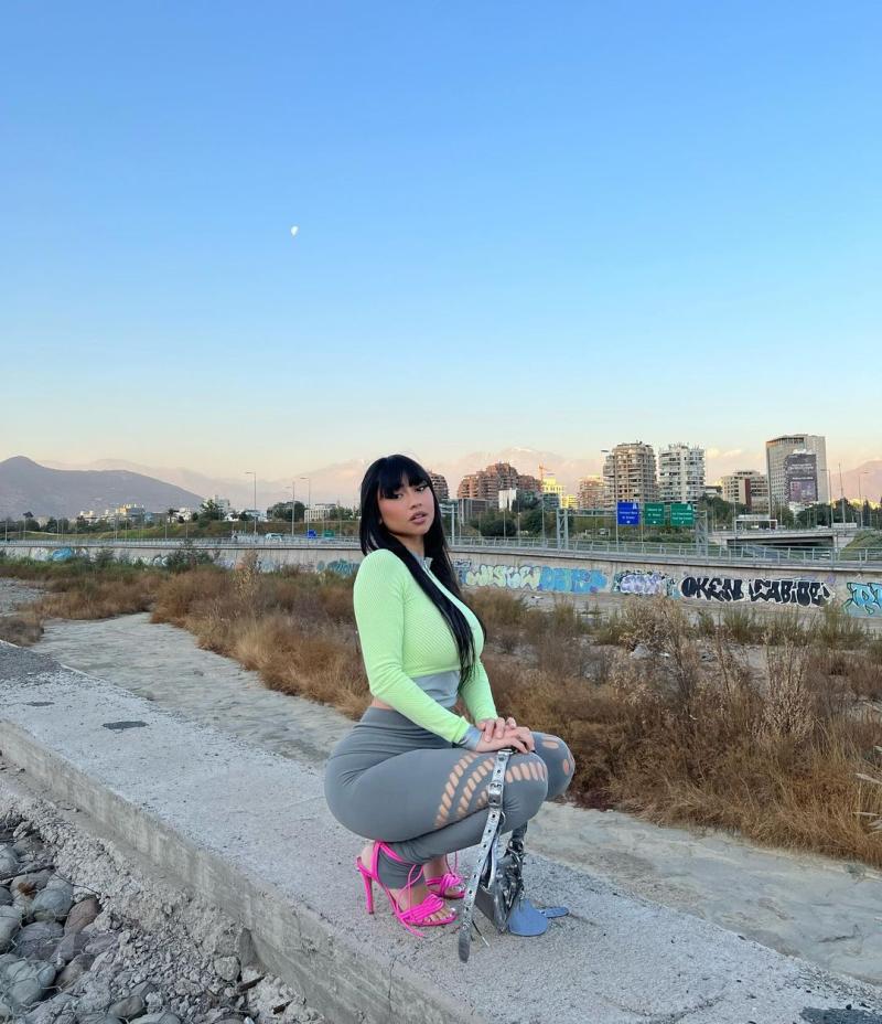 Paloma Mami saca aplausos con fotos en el Río Mapocho