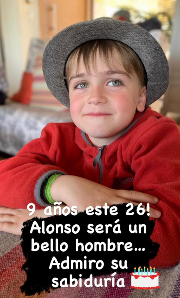 Amaya Forch se disfraza de payasa para cumpleaños de su hijo