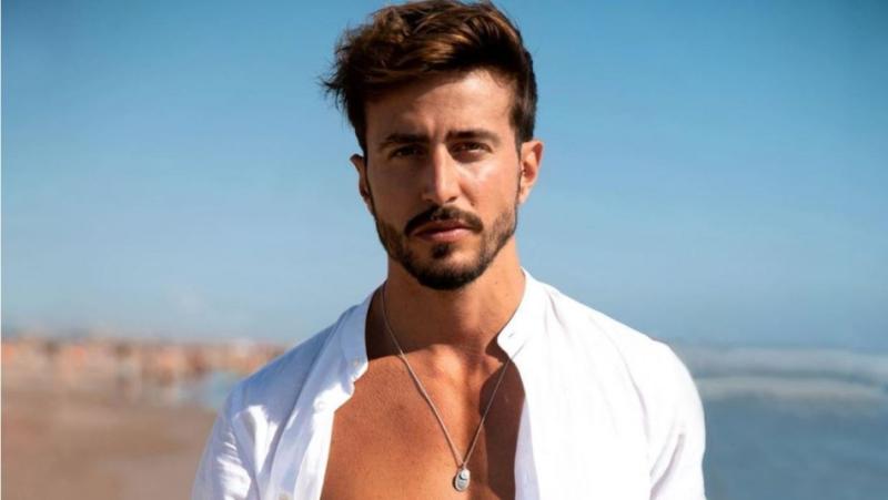 Graban a Betsy Camino y Marco Ferri muy acaramelados en fiesta capitalina