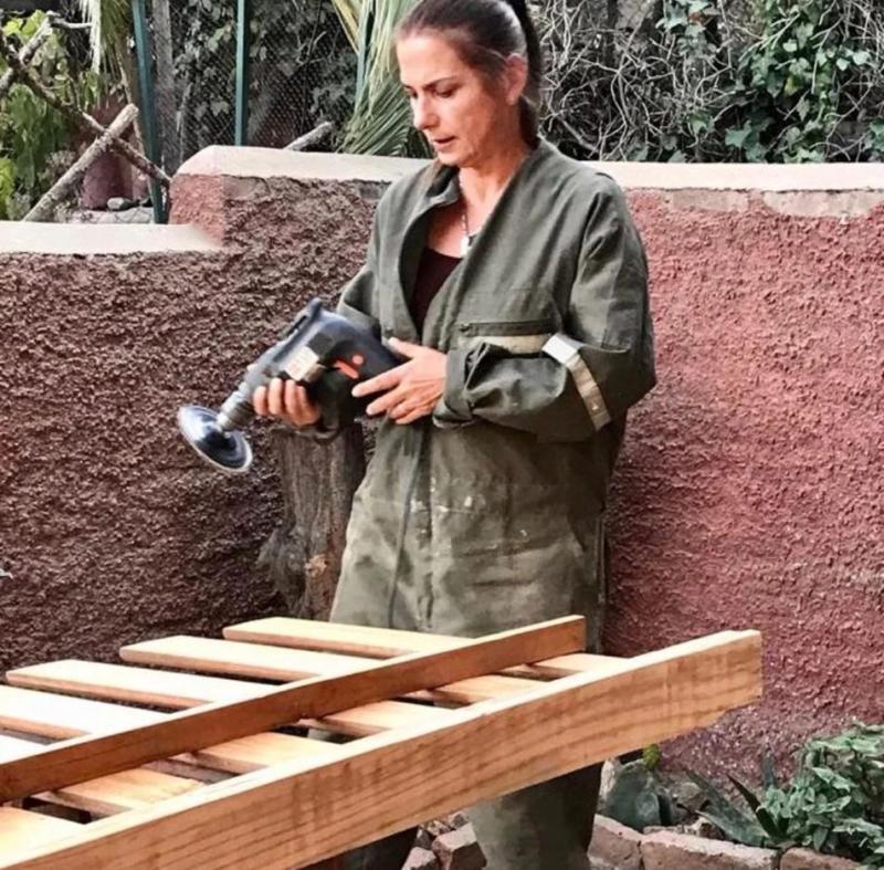 Katty Kowaleczko transforma somier desechado en baranda