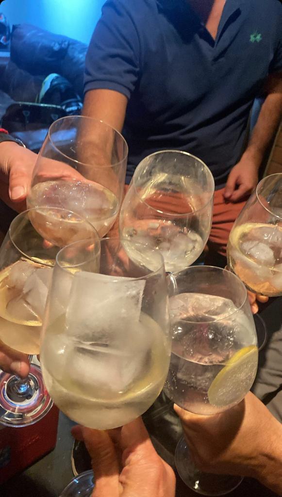 La noche de karaoke de Tonka y sus ex compañeros de “Bienvenidos”