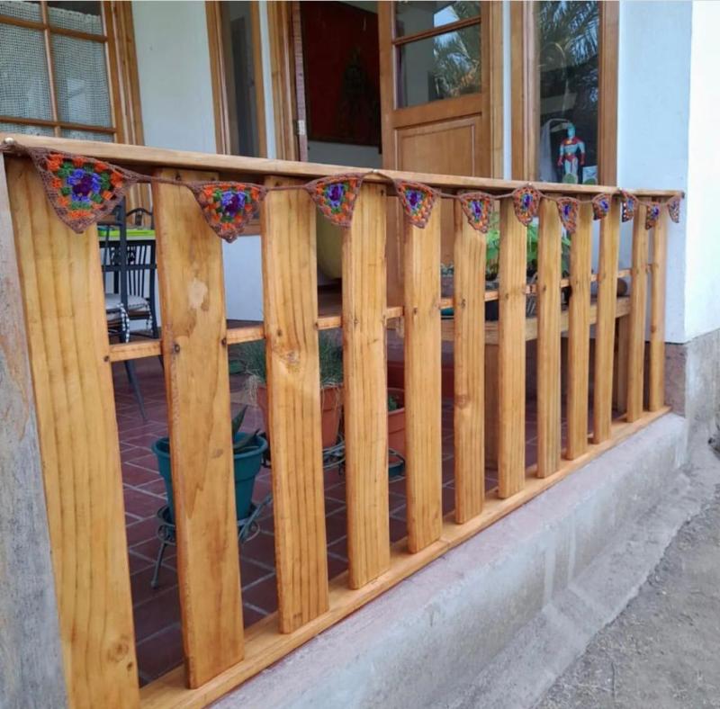 Katty Kowaleczko transforma somier desechado en baranda