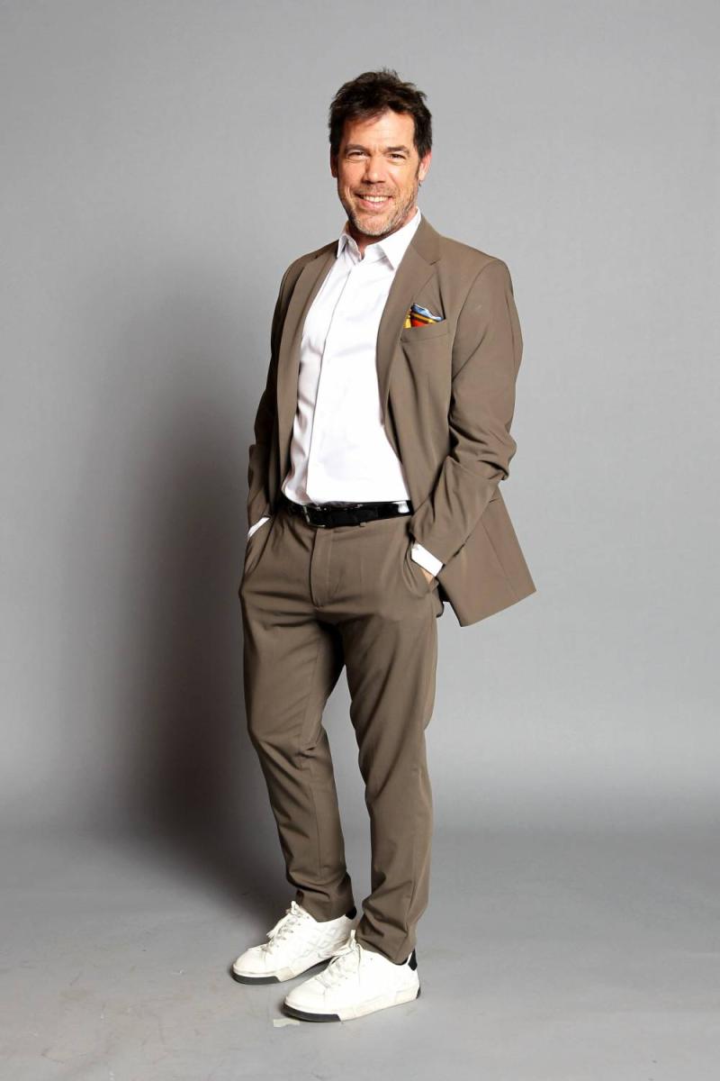 “Pensé que no iba a hacer más televisión”: Álvaro Escobar vuelve a la pantalla chica con “Starstruck, de fanáticos a estrellas”