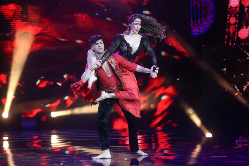 Yamna Lobos deslumbró al jurado con su fantasía flamenco