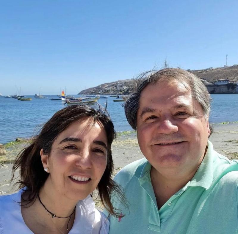 Mauricio Bustamante celebra 30 años de matrimonio