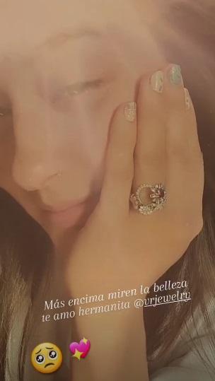 Denise Rosenthal confirma su matrimonio con destape playero