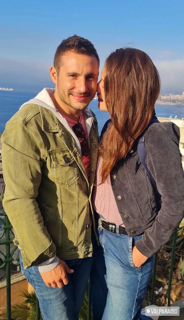 ¿En pareja? Francesco Gazzella sorprende con romántica postal