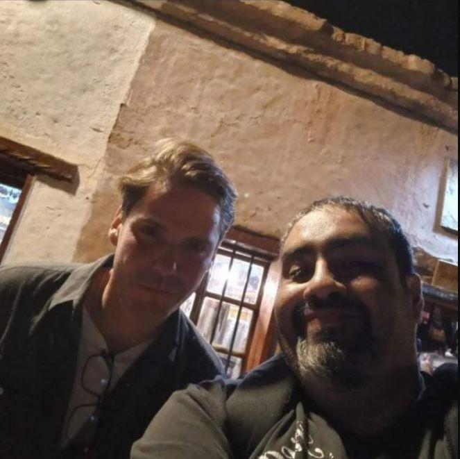 ¡Daniel Brühl está en Chile! Fue sorprendido paseando por el norte del país