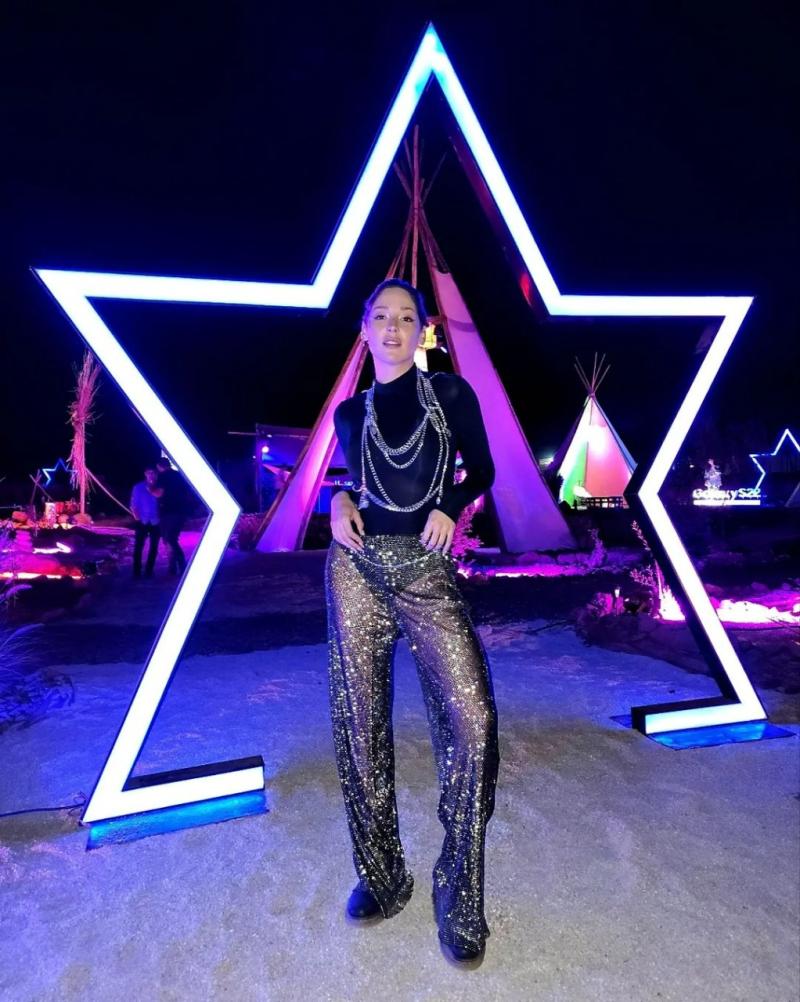 "Estupenda": Kel Calderón se luce con pantalones transparentes