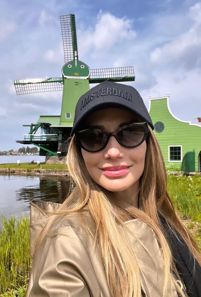 Carolina de Moras deslumbra con su estilo en Europa