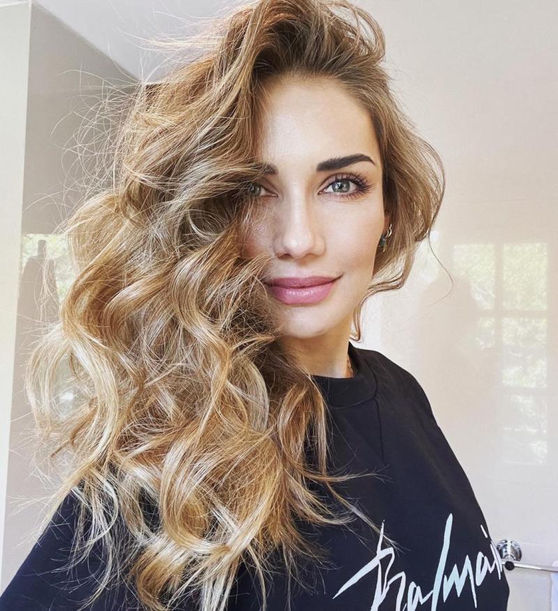 Carolina de Moras deslumbra con su estilo en Europa