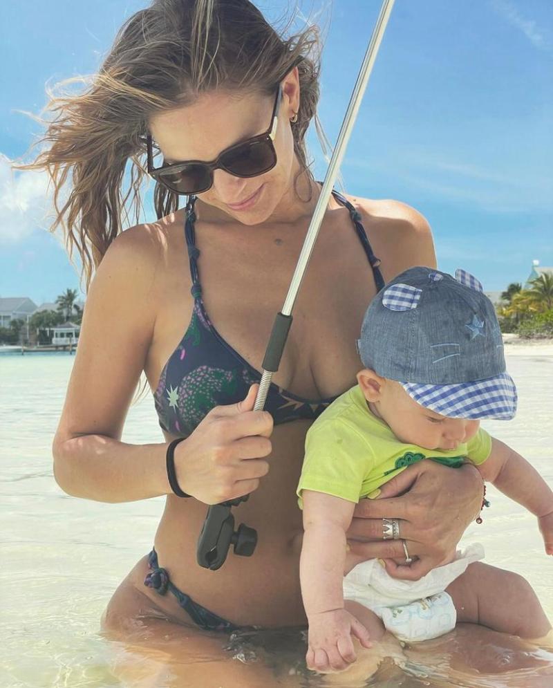 Mayte Rodríguez se luce en bikini a 4 meses de dar a luz