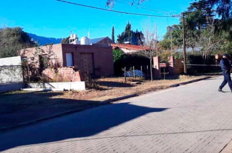 ¡Insólito! Madre apuñaló a su hija de 6 años y luego intentó quitarse la vida