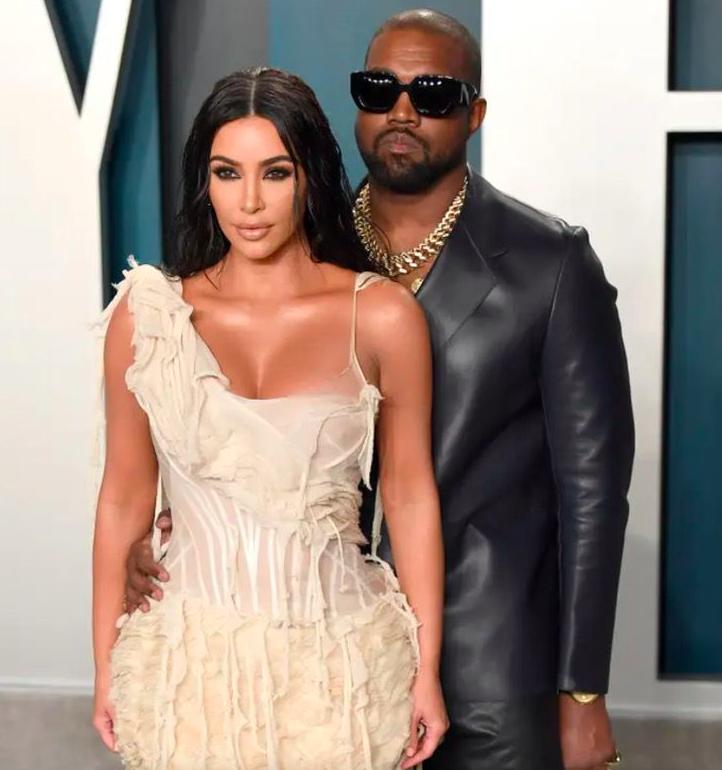 Kanye West critica al entrenador de Kim Kardashian
