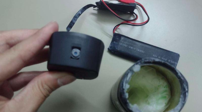 Mujer compró un aromatizador y resultó ser una cámara oculta