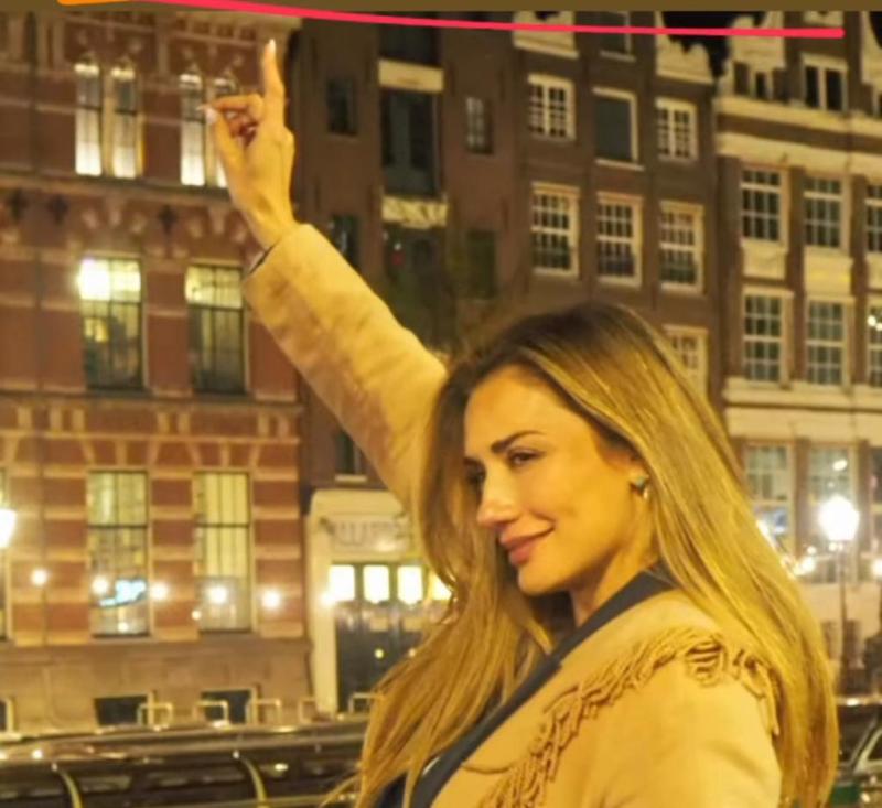 Carolina de Moras deslumbra con su estilo en Europa